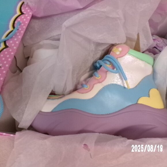 Irregular Choice x Sanrio - Hello Kitty "You Brighten My Day" Sneakers - Picture 4 of 4